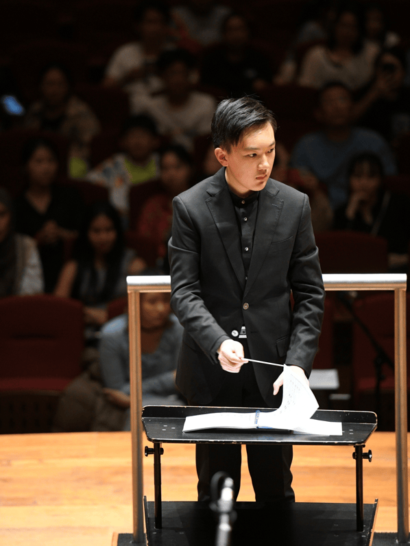 香港少年指挥廖偲楷首次执棒新加坡青年爱乐交响乐团