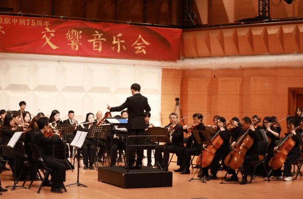 香港少年指挥廖偲楷首次执棒新加坡青年爱乐交响乐团