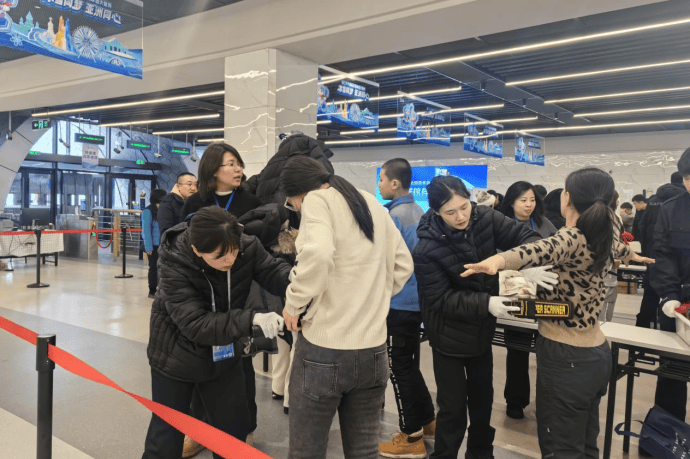 无惧挑战！冰城巡特警打造最严防线守护冰雪盛会