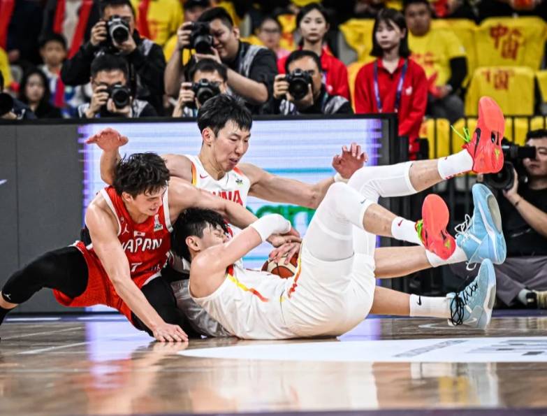 42分大胜!亚预赛中国男篮复仇日本 赵睿16+8+5