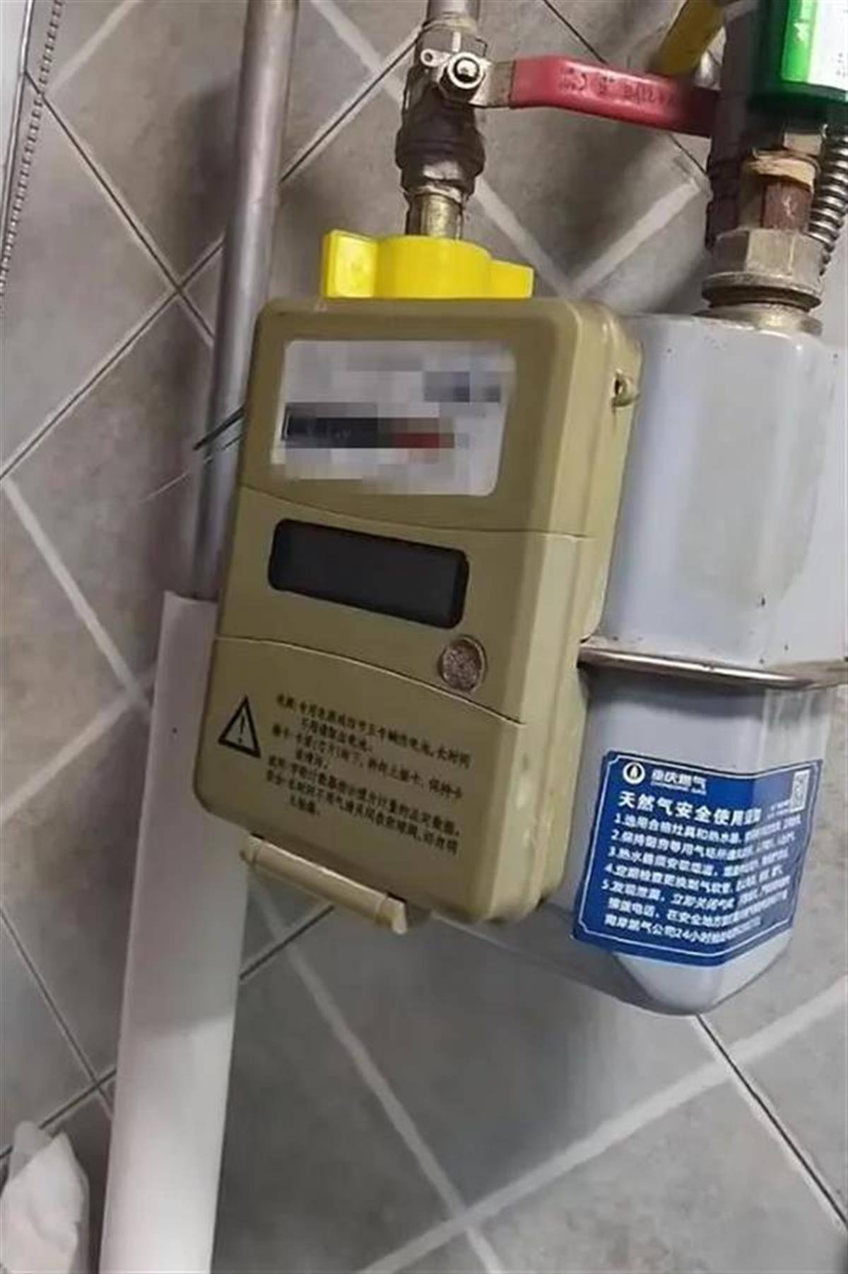 业主气表抖动担心爆炸,重庆燃气工作人员称“死了会赔”,“大不了赔钱”的思路很危险!
