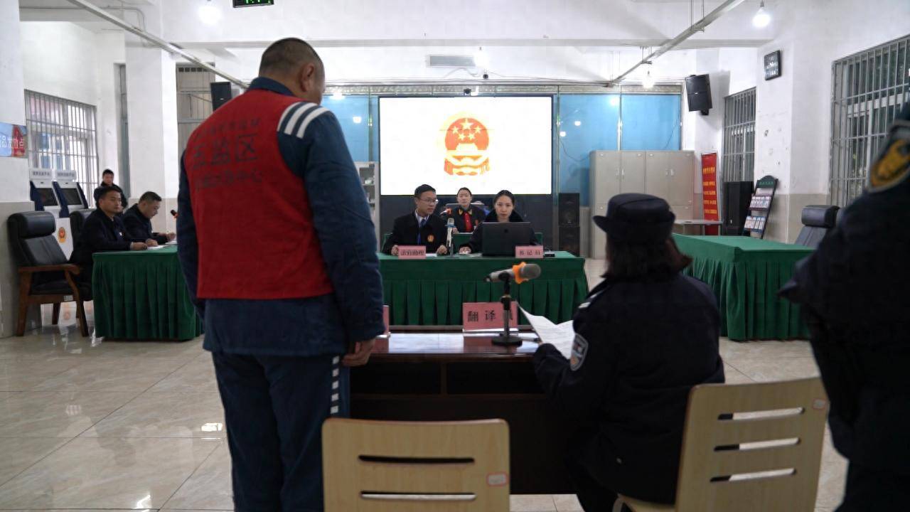 还有两年多就出狱,男子在外劳点劳动时借上厕所脱逃,逃亡22年后投案,法院判了