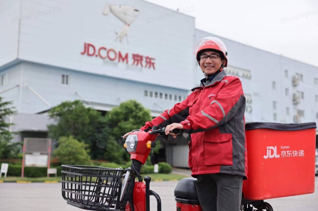 沪漂17年,快递“老哥”们迎来退休潮:赚到了车、房、股票,过上了“有保障的退休生活”