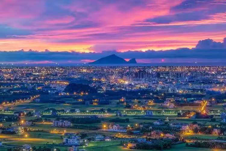 不敢拦截?美大批武器运到台湾,美少将已入岛,中方按兵不动?