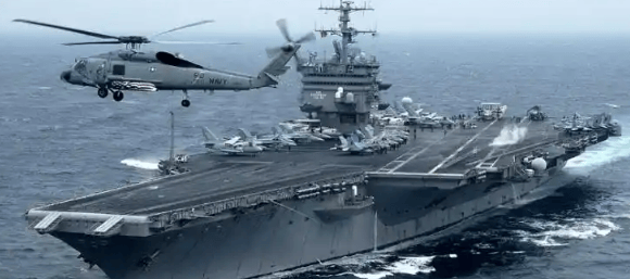 美航母现场爆炸！8 万吨巨舰被炸出 7 个大洞，134 名士兵遇难损失巨大