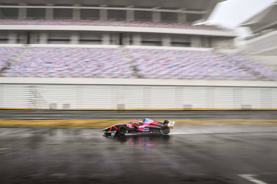 与世界上“开车最快”的女生们同场竞技!师炜即将亮相F1学院揭幕战