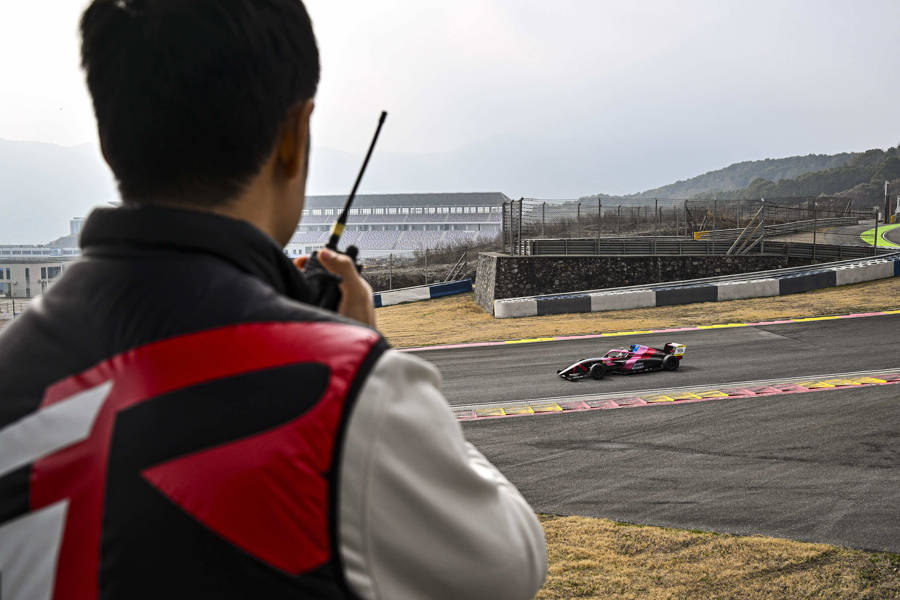 与世界上“开车最快”的女生们同场竞技!师炜即将亮相F1学院揭幕战