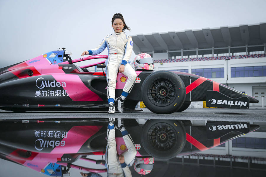 与世界上“开车最快”的女生们同场竞技!师炜即将亮相F1学院揭幕战