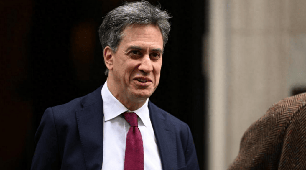 英部长访华结束，临走前提出2个“破格”要求，中方回应耐人寻味