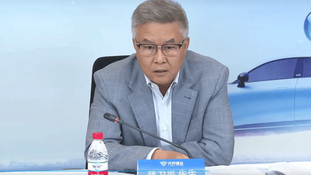 太突然！“85”后女儿接班首年，巨头大亏79亿元！70岁父亲声援女儿：充满了信任