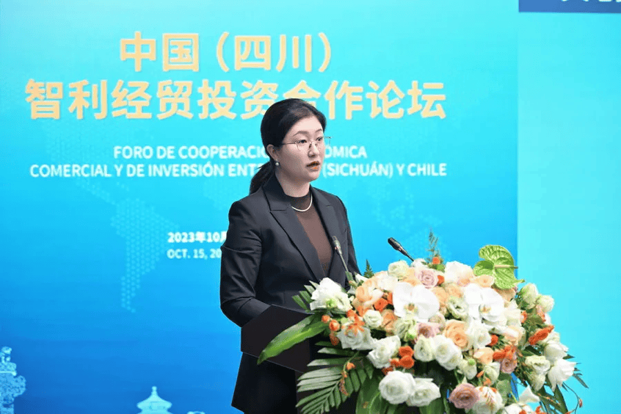 太突然！“85”后女儿接班首年，巨头大亏79亿元！70岁父亲声援女儿：充满了信任