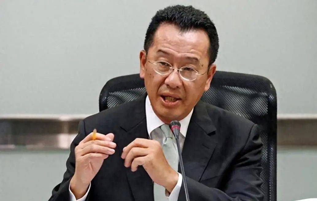 解放军围台强势出击，台当局避战背后玄机重重，与岛内两条坏消息息息相关！