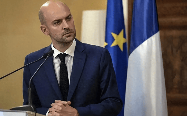 中法发布联合声明，给特朗普送了份“大礼”，法外长一语轰动舆论