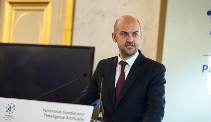 中法发布联合声明,给特朗普送了份“大礼”,法外长一语轰动舆论