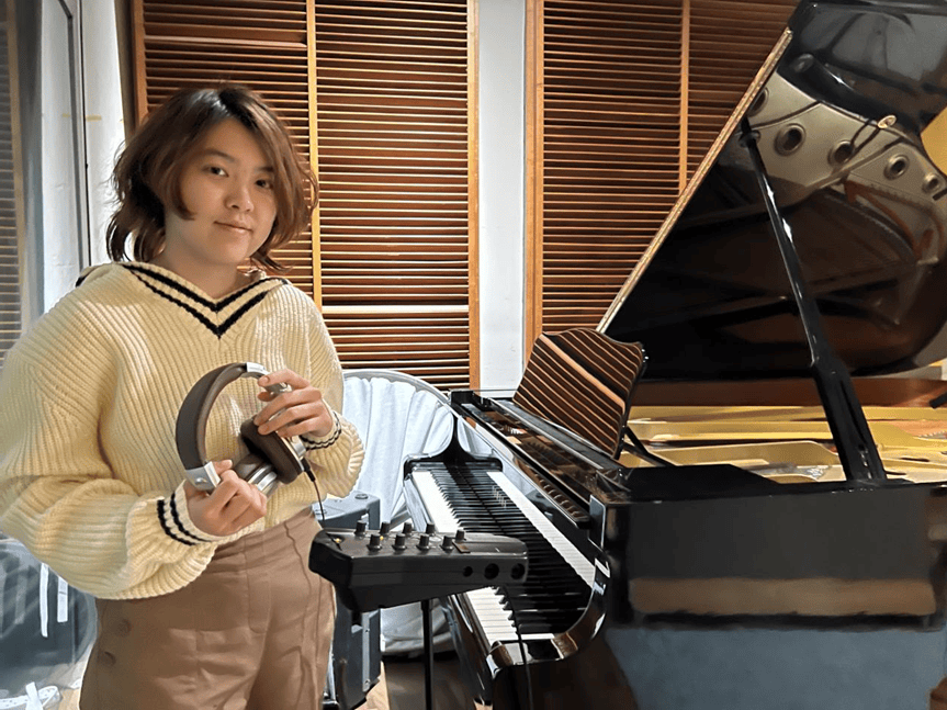 旅美青年钢琴家廖偲婕再任监制 致敬许冠杰《新的开始》 !