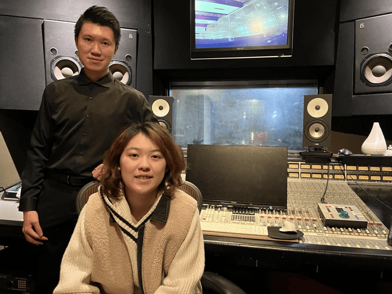 旅美青年钢琴家廖偲婕再任监制 致敬许冠杰《新的开始》 !