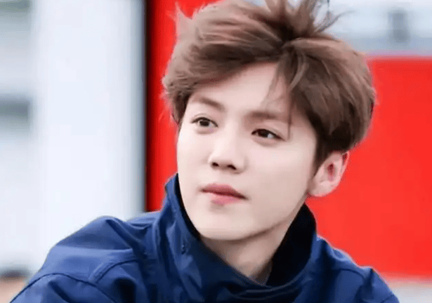 关晓彤媒体前正式回应分手，一句话让网友看清楚！7年不是恋爱脑