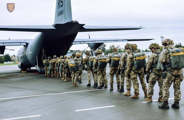 乌克兰出现兵变疑云，泽连斯基谈判遭军方抵制，精锐部队号召逼宫