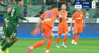 正好侃球丨客场惨败国安后 泰山拥趸者的无奈与深思