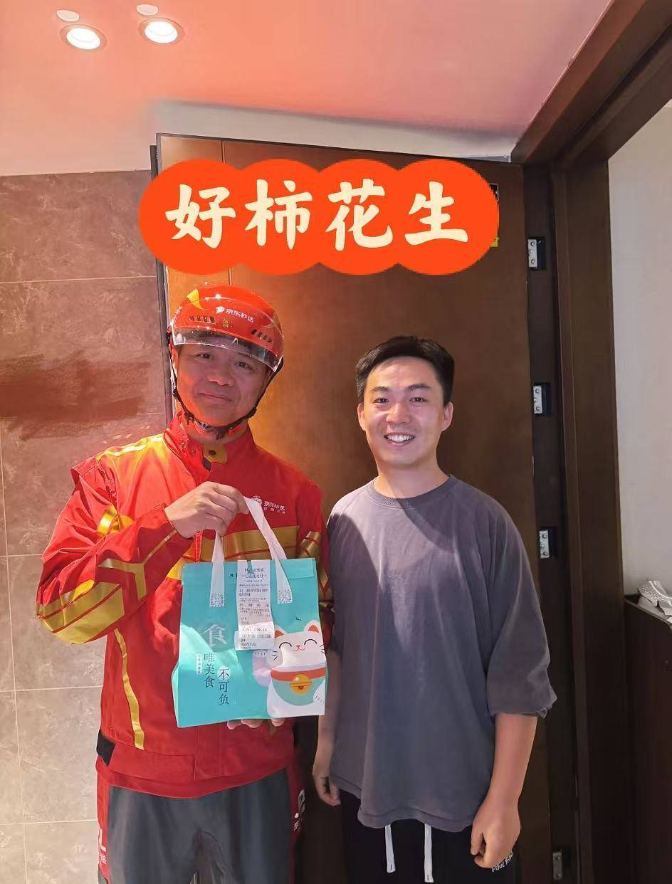 刘强东冲到一线：白天送外卖，晚上请骑手吃海底捞