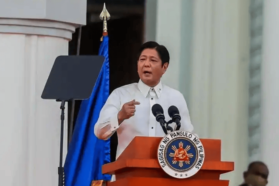 200米危险逼近！菲船“自杀式碰瓷”黄岩岛，现场画面轰动全球