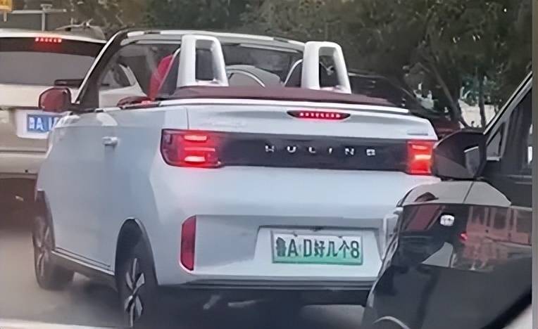“好几个8”!太原一汽车疑悬挂自制车牌上路,交警部门介入调查