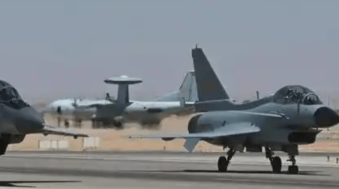 大陆对“台独”出击后，赖称大陆“无权制裁”，解放军霸气亮剑