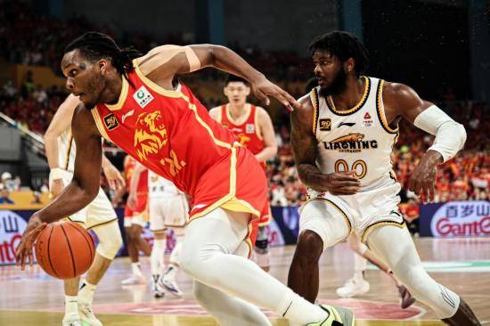 CBA半决赛：广厦再胜辽宁 距晋级总决赛一步之遥