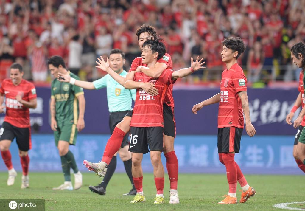 继续领跑！中超-杨明洋破僵韦世豪4轮3球 蓉城2-1浙江夺4连胜