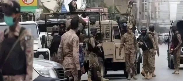 巴铁一座城市被攻破，数百名敌军夺取政府大楼：巴铁守军节节败退