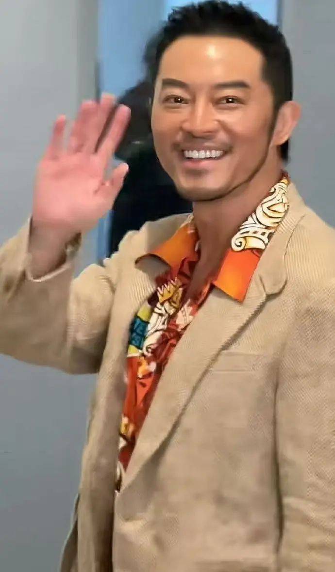 吉克隽逸发文“粉底液碎了，我也碎了”，沙溢回应了