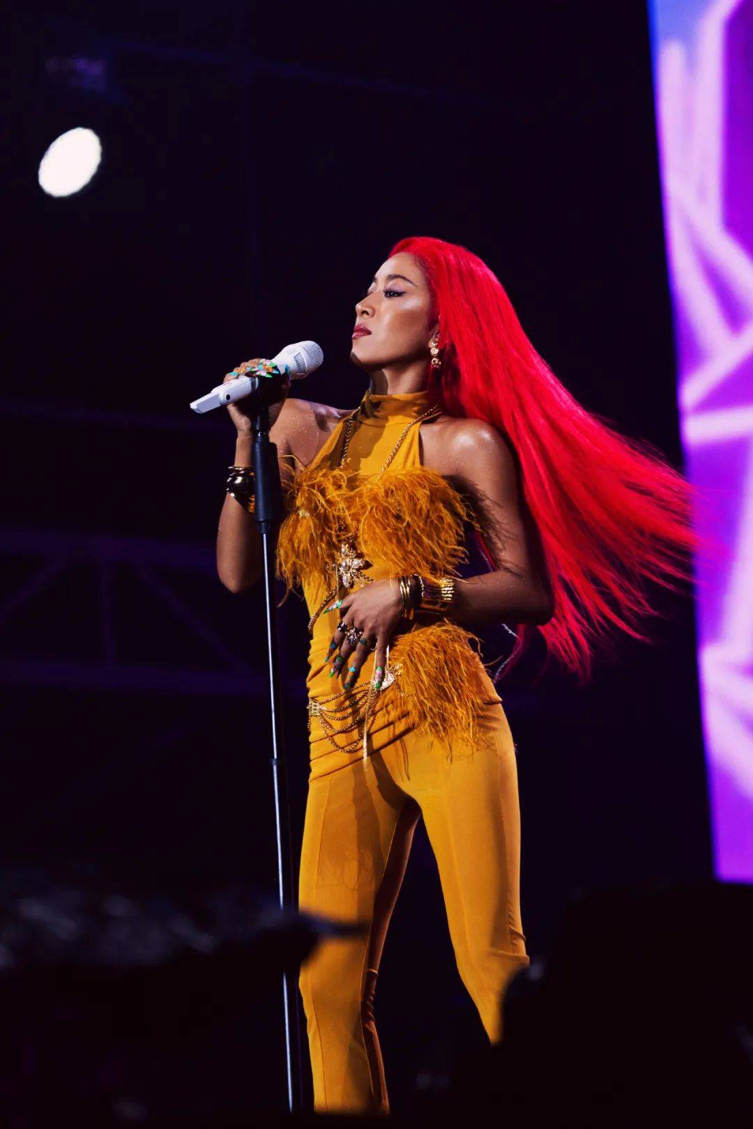 吉克隽逸发文“粉底液碎了，我也碎了”，沙溢回应了