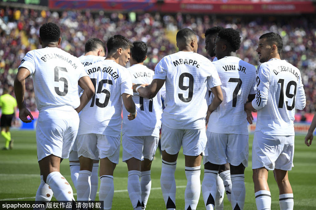 赛季四杀!西甲-姆巴佩戴帽拉菲2球 巴萨4-3皇马7分领跑