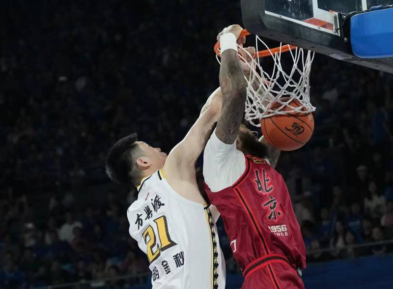 CBA总决赛｜限制不住布朗+末节崩盘 北汽男篮再度不敌广厦