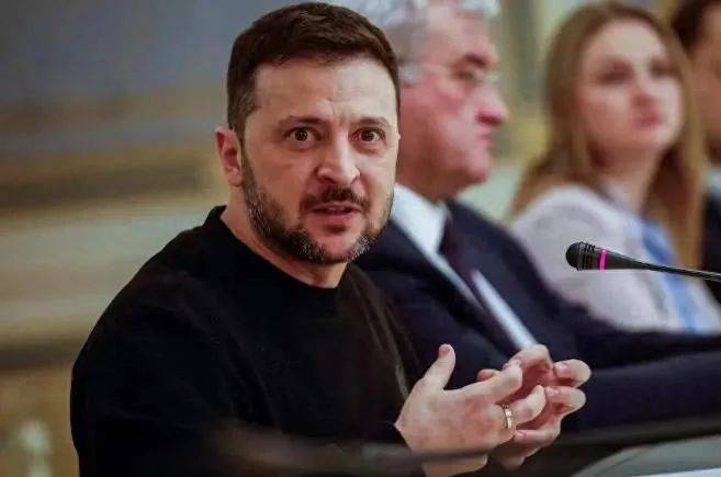 乌克兰终于恍然大悟，泽连斯基开始悄悄掉头，最大金主已早已换人！