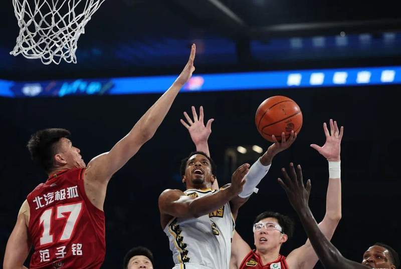 浙江队首夺CBA总冠军，主教练王博感谢球员帮他圆了梦