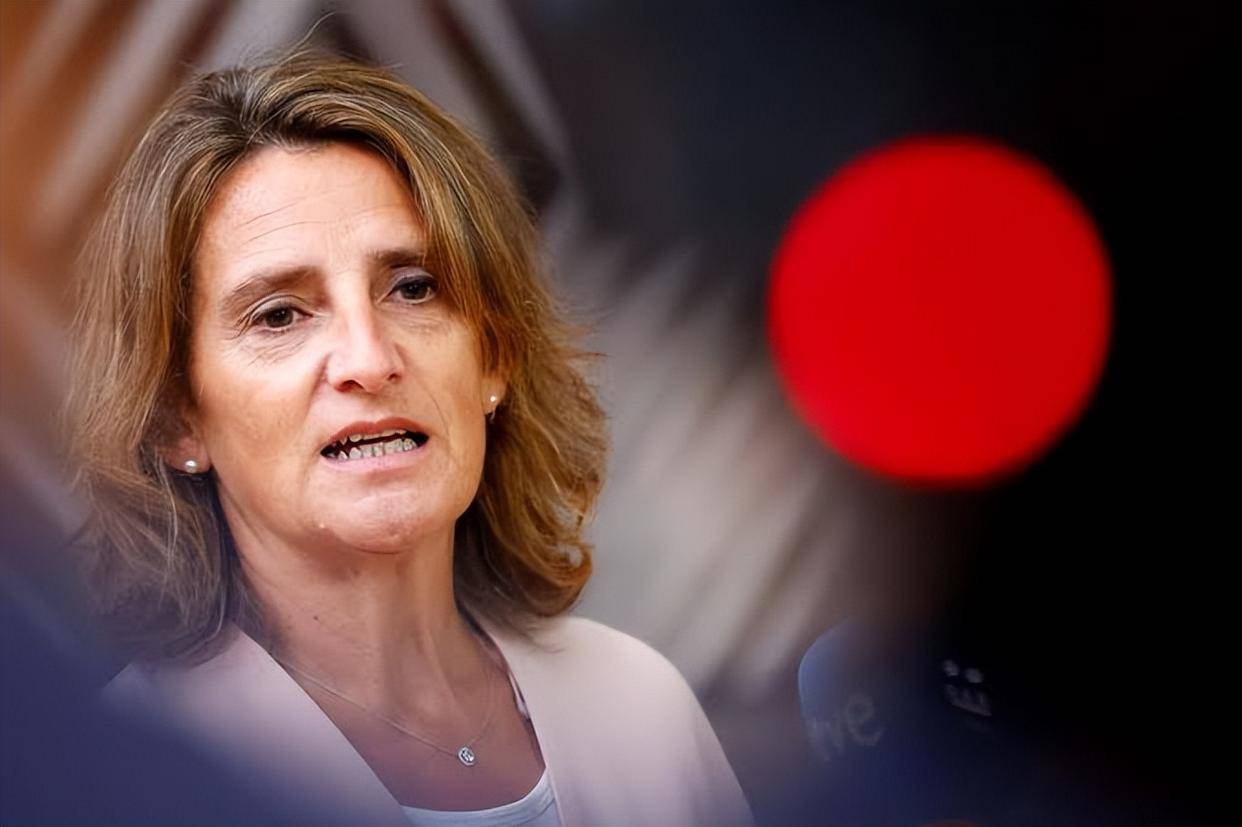 欧盟官员称面对特朗普的关税“勒索”，欧盟不会退缩