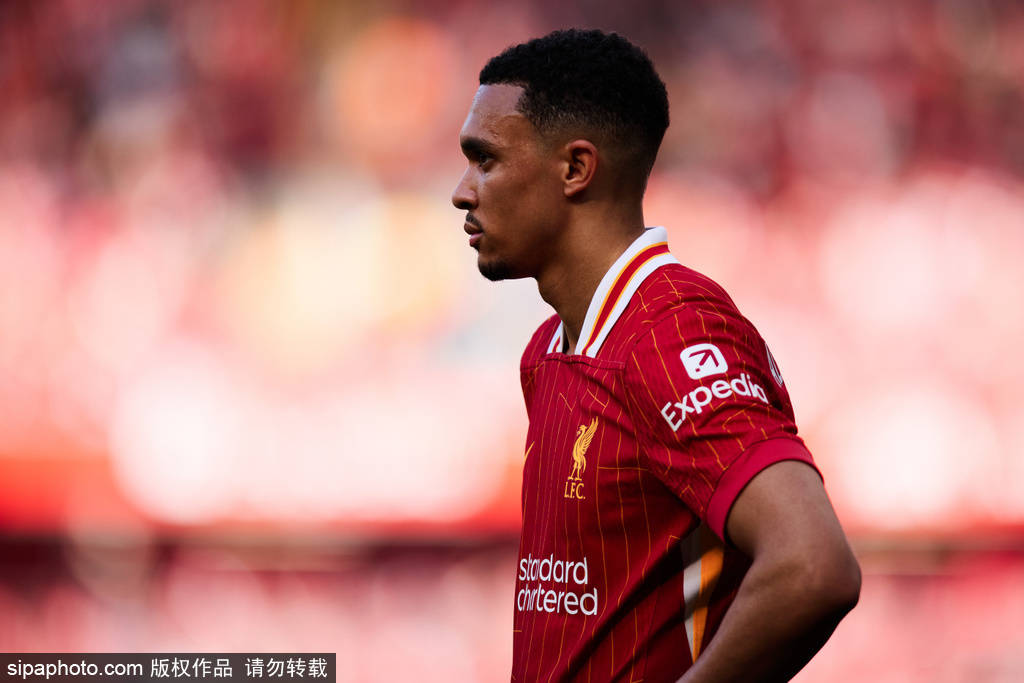 泪目！克洛普重返安菲尔德，见证红军第20冠，却为一人怒斥自家球迷：忘恩负义！