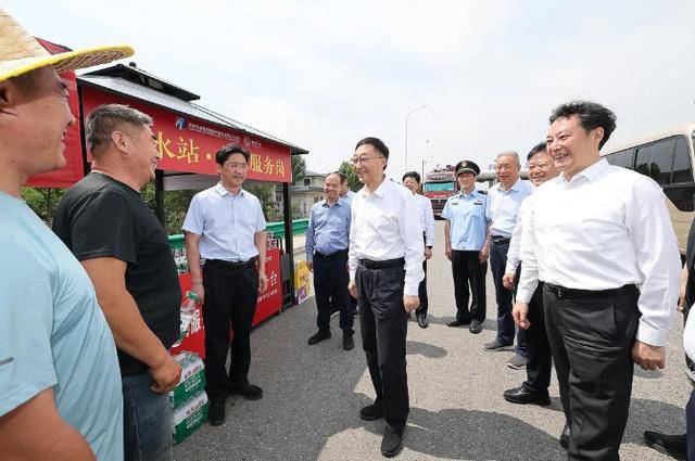 河南省委书记、省长，走进田间地头