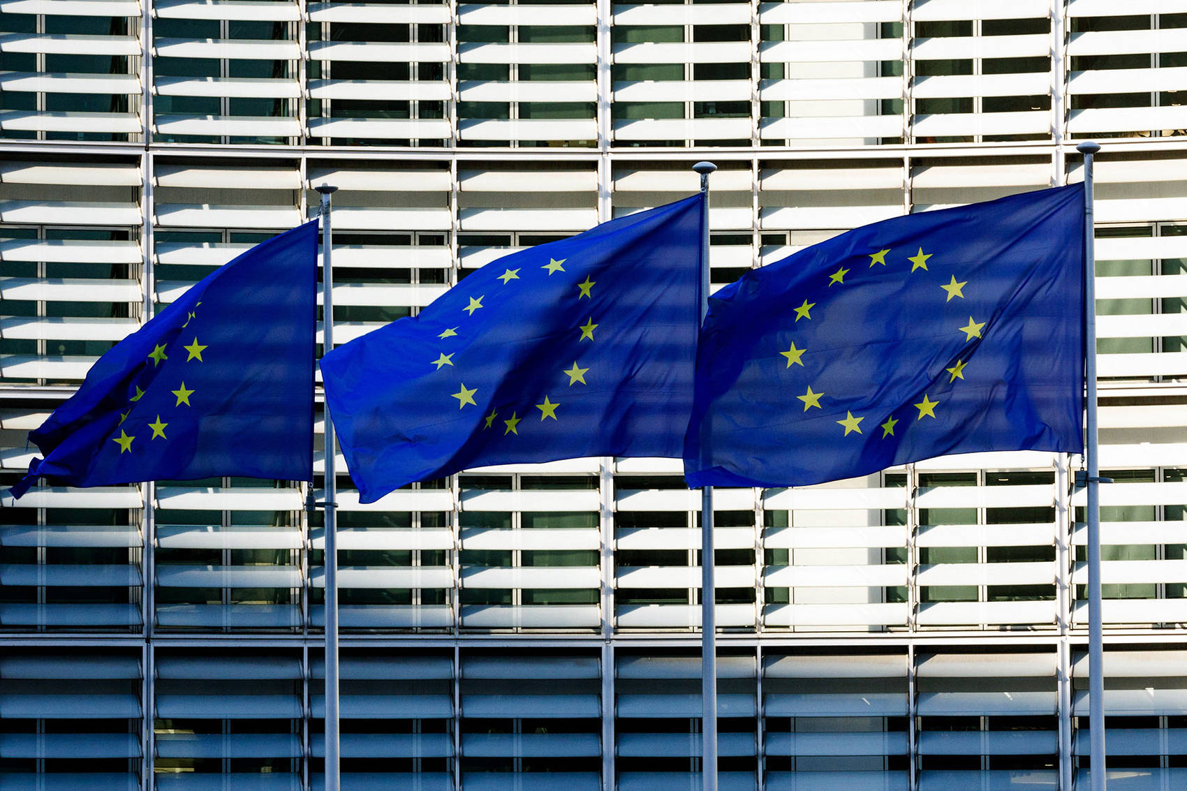 乌外长称乌克兰愿意停火，取决于俄方态度！俄方：近3天向乌发射了近千件导弹和无人机！欧盟批准1500亿欧元贷款项目