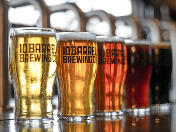 10万瓶一周抢售一空！云南“见手青啤酒”卖疯，背后代工厂竟欠债400万？