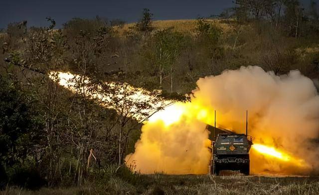 中国向40家俄军工厂，大规模“输血”？外交部回应，字字铿锵