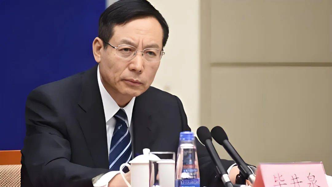 “大虎”毕井泉被查：药审改革功臣的坠落与未竟之路