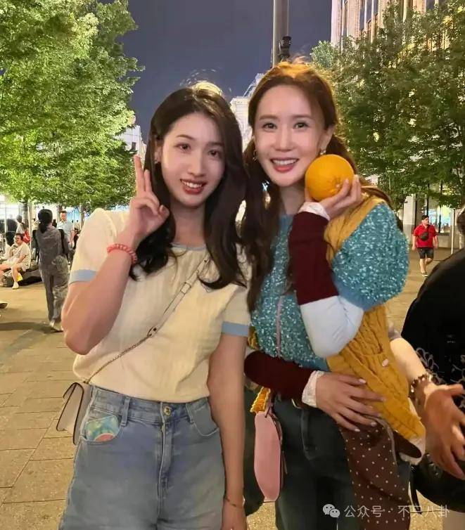 自曝与丈夫经常吵架?但怎么感觉她是在变相秀恩爱呢!