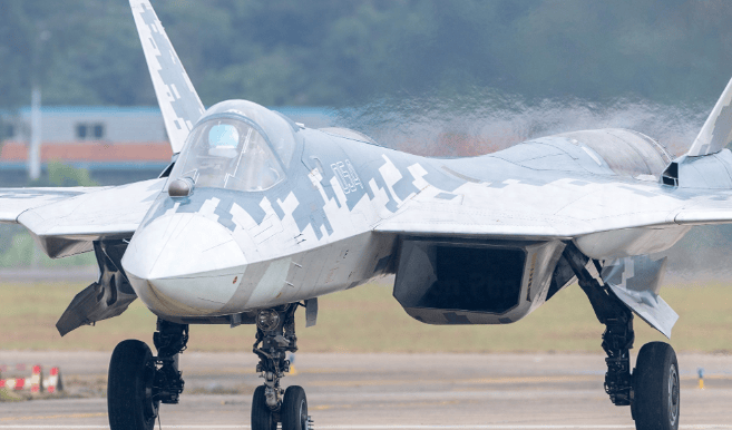 印度迎来军工重大突破，法国达索妥协启示深远，歼10也在背后助力？