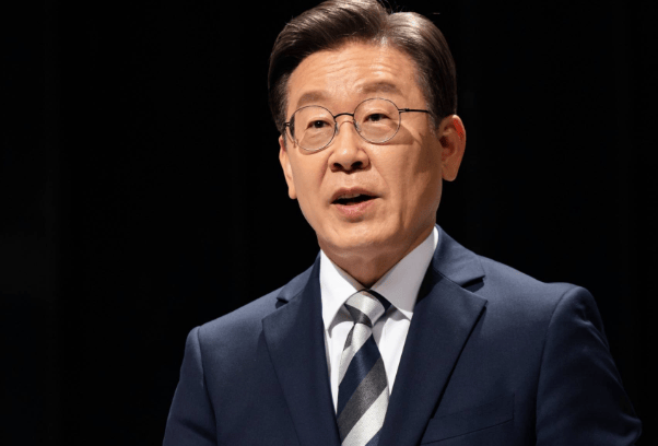 尹锡悦夫妇“天塌了”！文在寅果然不留情，第一剑就斩向死对头