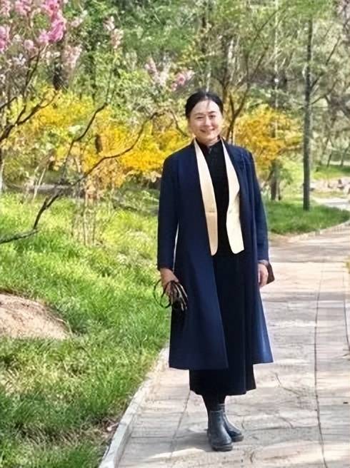 清华回应女教授被树砸身亡