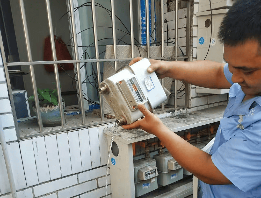 四川内江一租户误将自来水管接入燃气管,致99户“爆表”!赔了1.5万