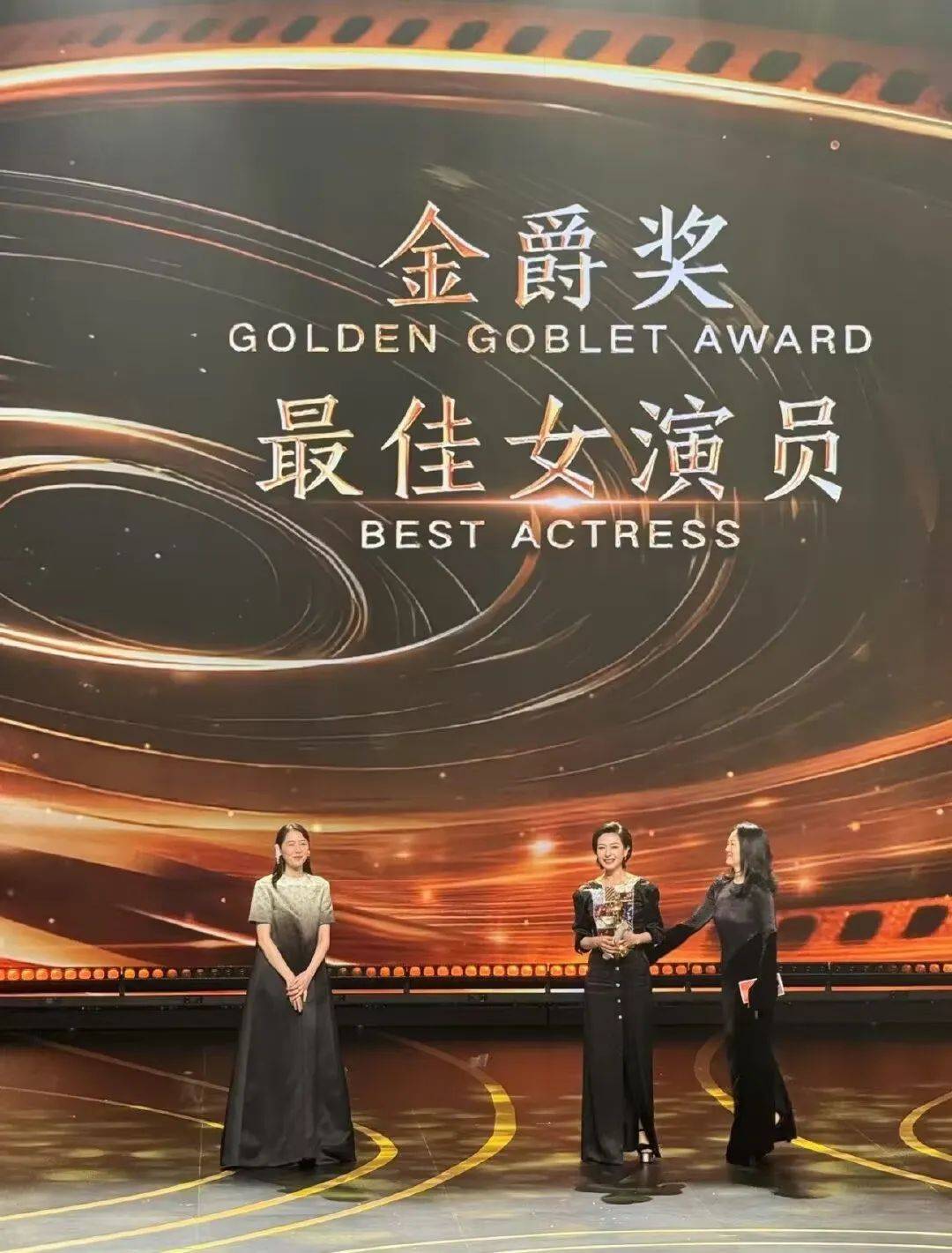 确认了:是知名演员万茜!