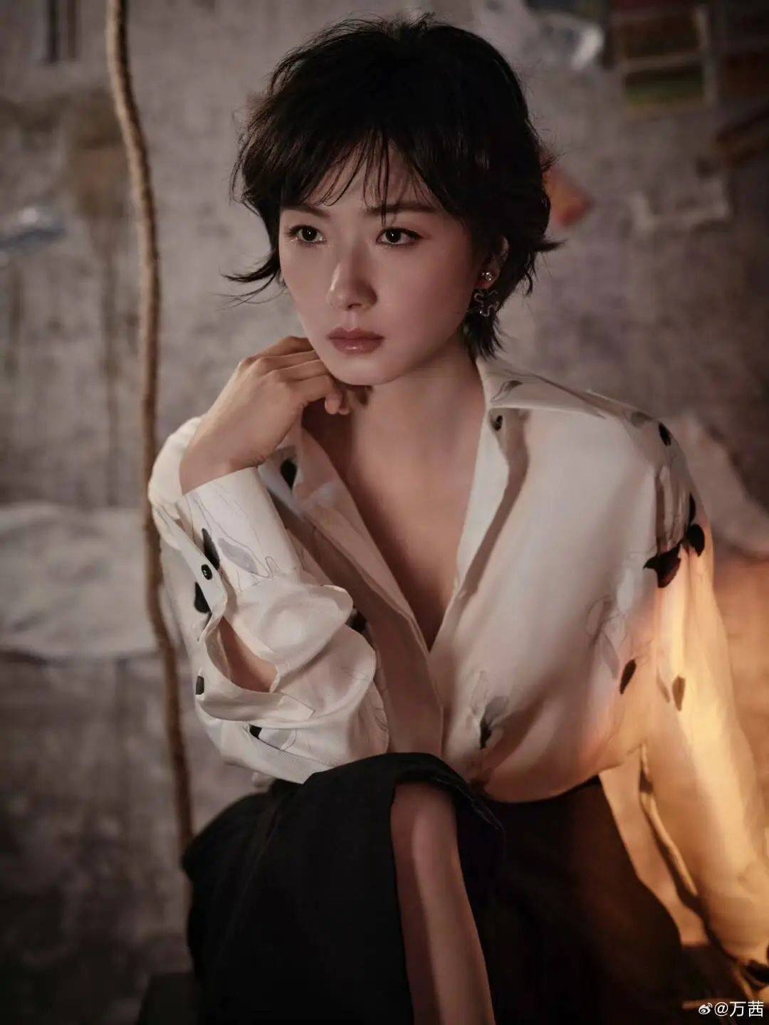 确认了:是知名演员万茜!